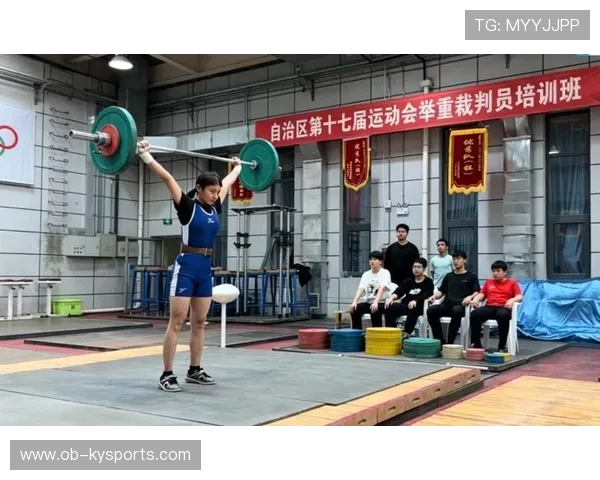 世界举重冠军赛对裁判培训提出更高要求，举重世界比赛视频